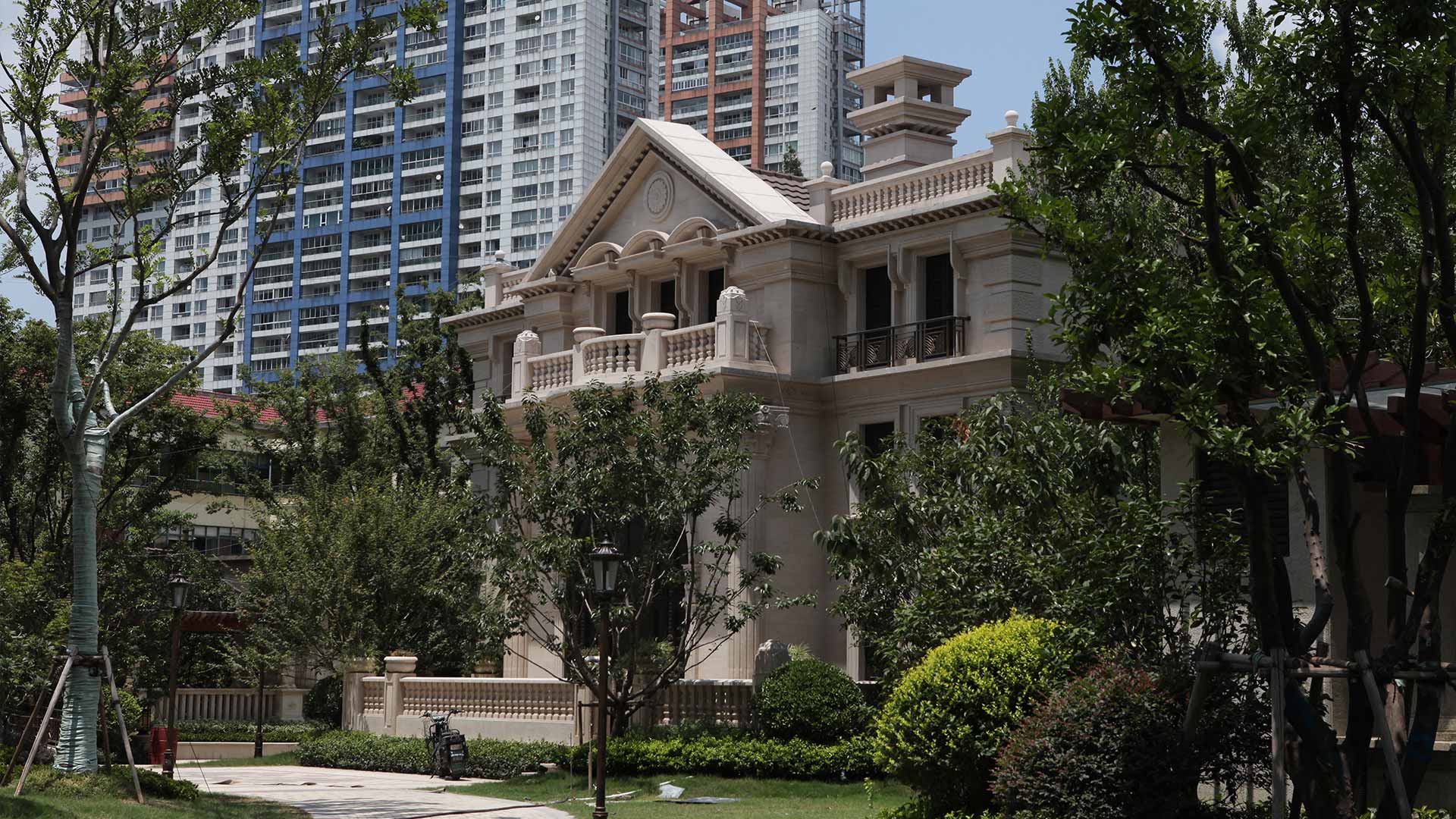 Porta di sicurezza Tekno con cerniere a scomparsa installata su un complesso residenziale “Mansion One Shanghai