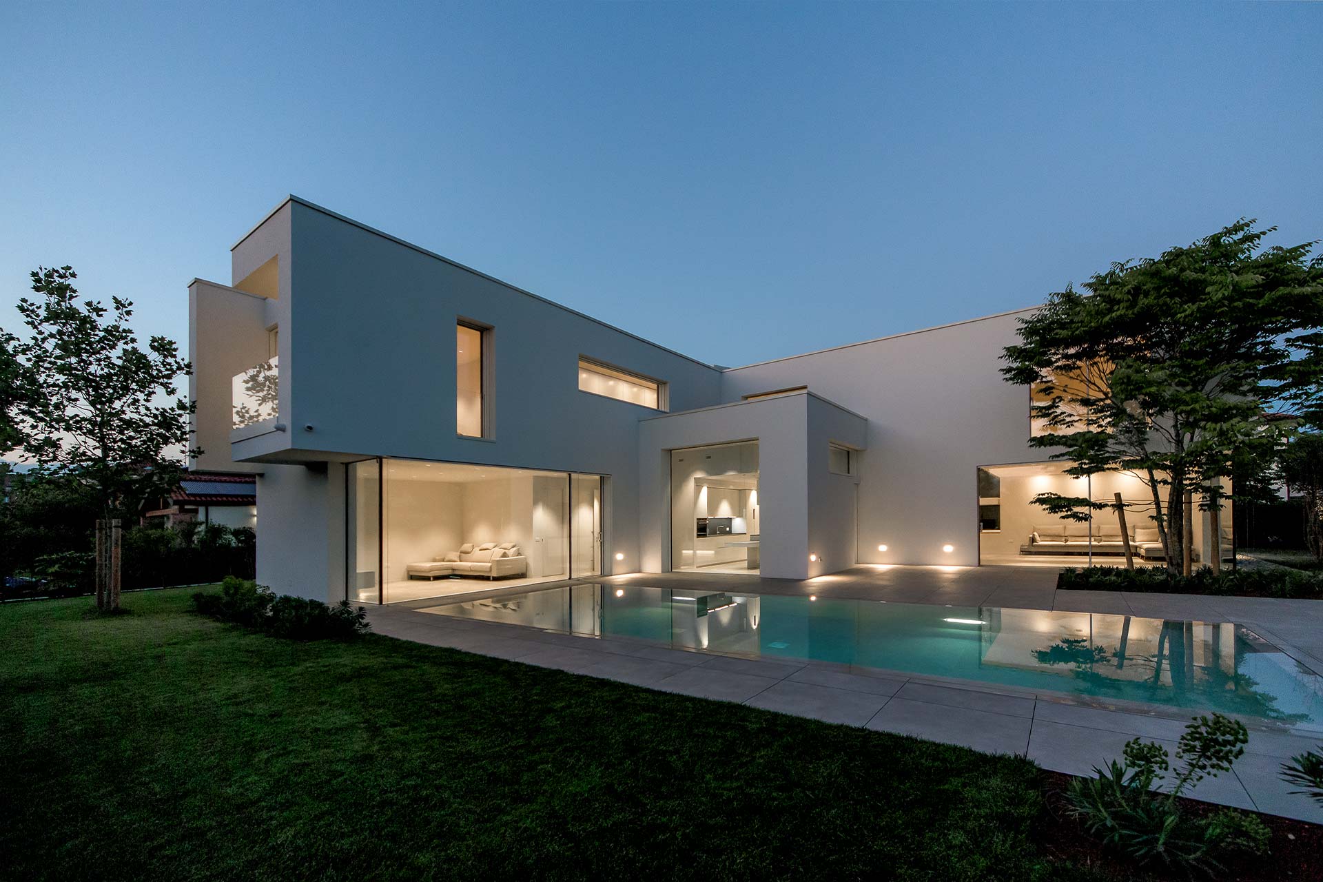 Projet de luxe avec porte Synua à Treviso – Maison F+T+3 - Oikos