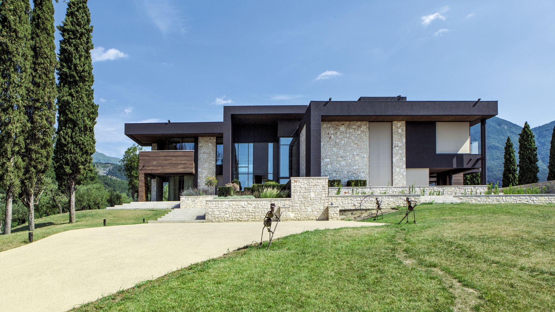 Imposing Synua among the Hills of Vittorio Veneto – Private Villa - Oikos