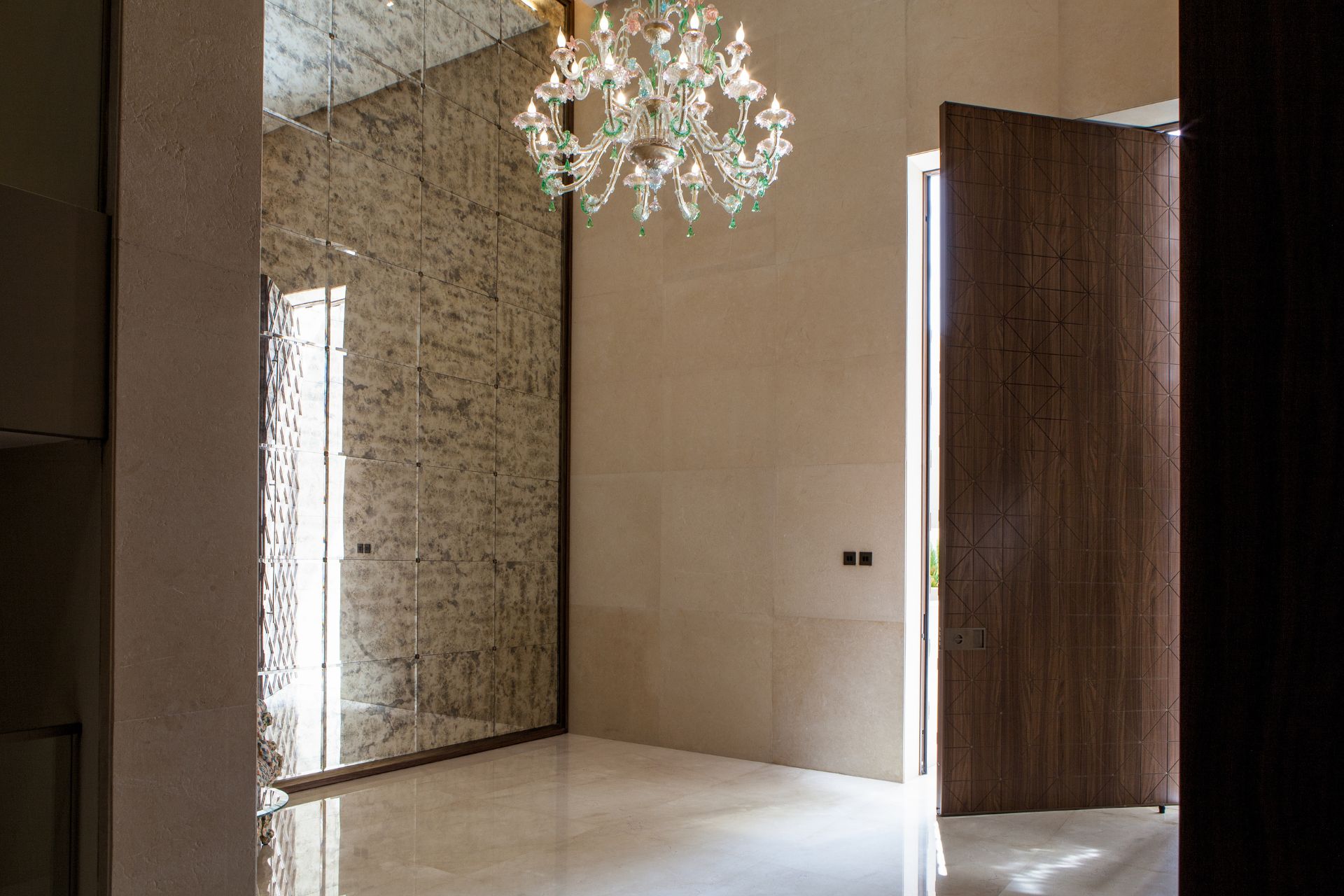 Progetto di prestigio con porte Synua e Tekno ad Al Khaldiya – Residenza privata di lusso - Oikos