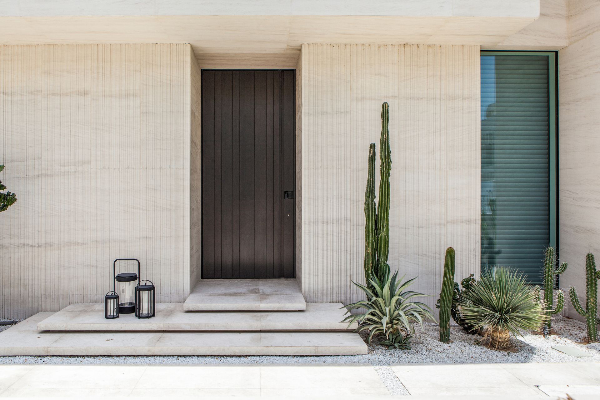 Elegante contrasto con porte Synua e Tekno a Dubai Hills – Residenza privata di lusso - Oikos